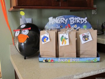 Angry Birds Homemade Party Favors and Balloons